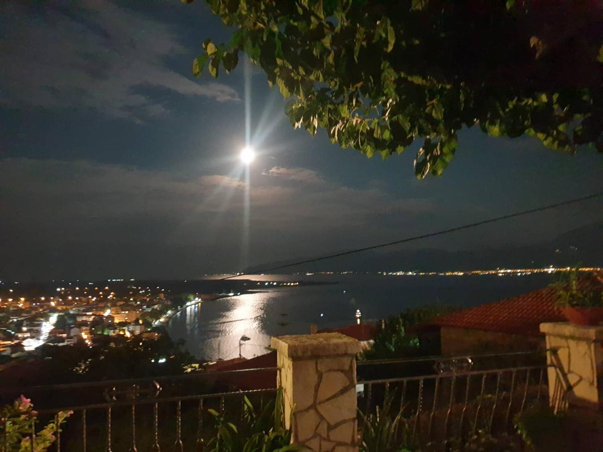 View By The Castle Nafpaktos Villa Buitenkant foto