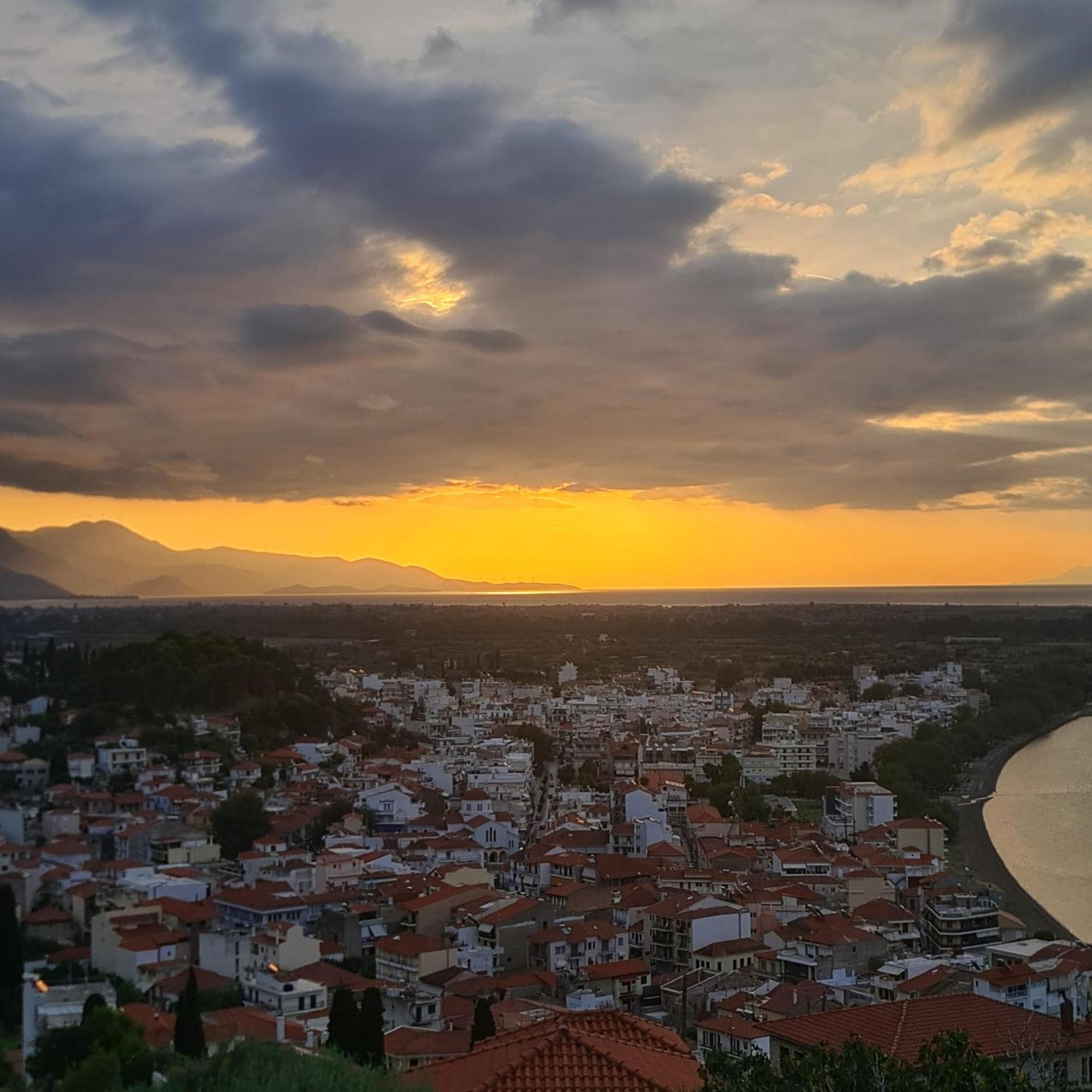 View By The Castle Nafpaktos Villa Buitenkant foto